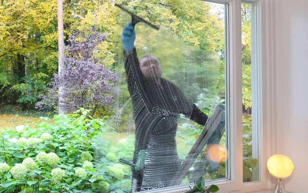 Klartext in Oberhavel: So setzt Clean & Easy bei der Gebäudereinigung den Maßstab
